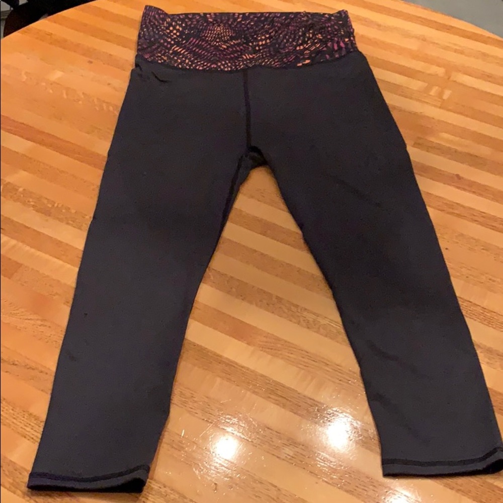 Fabletics Salar Printed Power Hold Capri - image 1